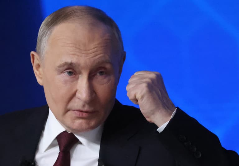 Putin’s mysterious ‘doomsday radio’ crackles to life after Russian missile hits Poland