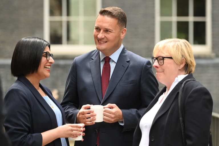 Wes Streeting apologises after hot mic catches awkward comments on early prisoner release