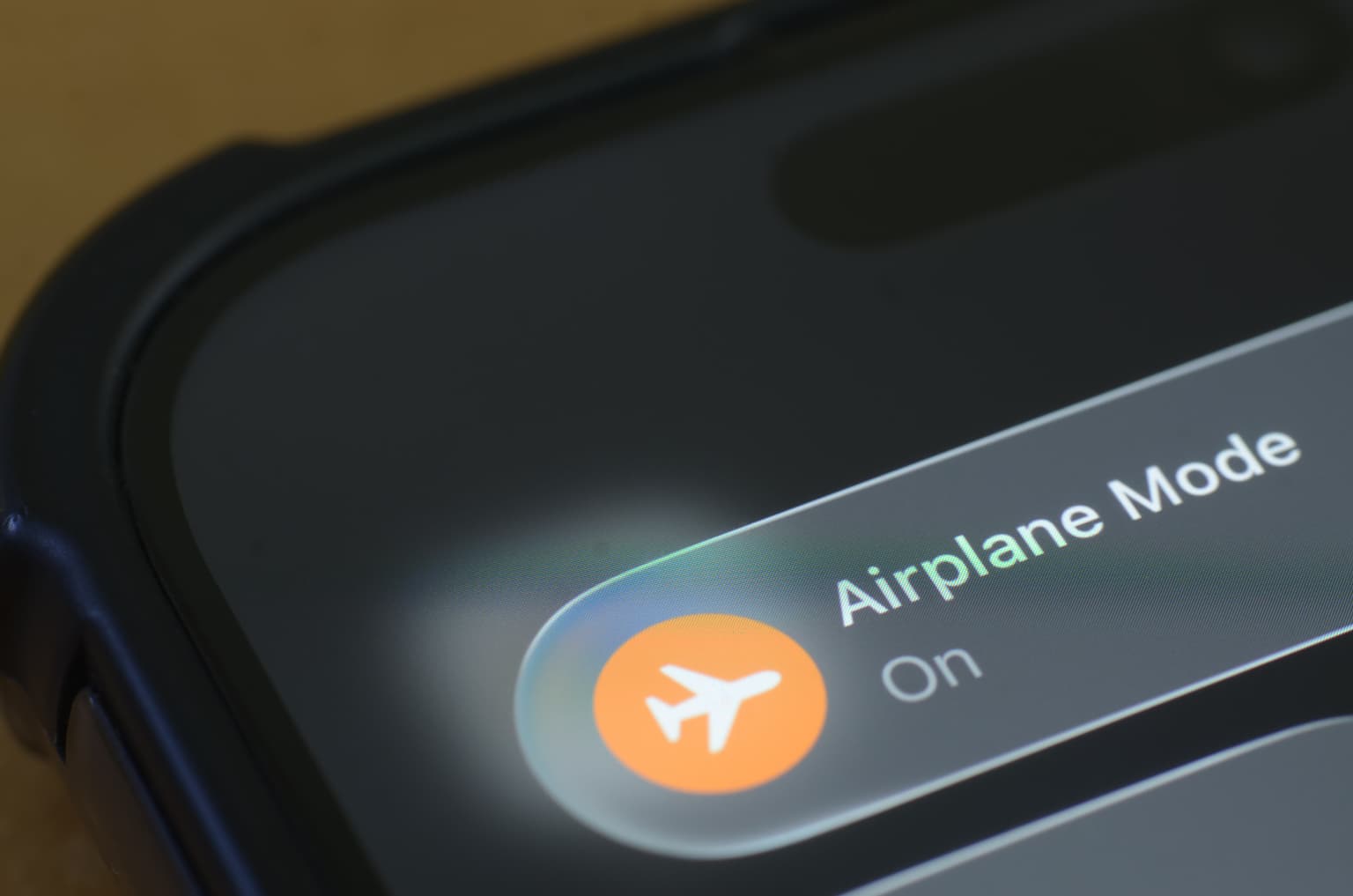 Why you sometimes have to put your phone on airplane mode – and what happens if you don’t