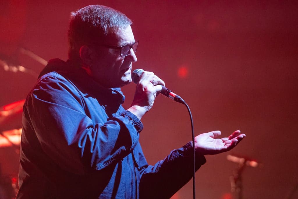 Paul Heaton scores first solo number one as Dolly Parton’s 9 to 5 finally reaches the top 40