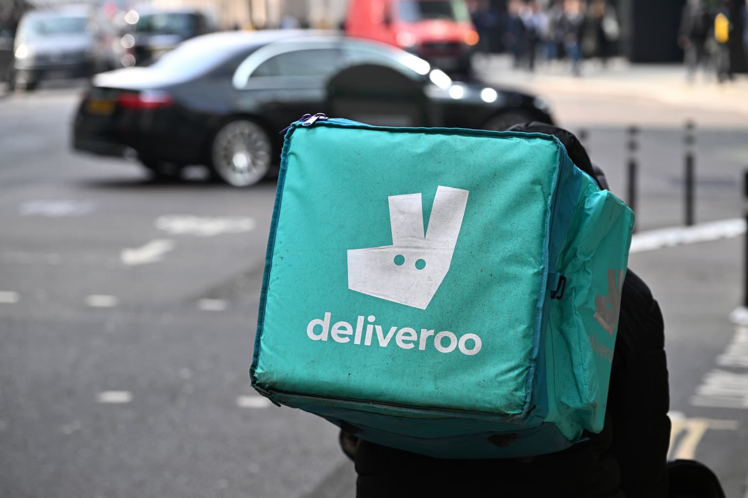 Reform’s ‘Deliveroo Law’ would jail bosses who employ illegal workers
