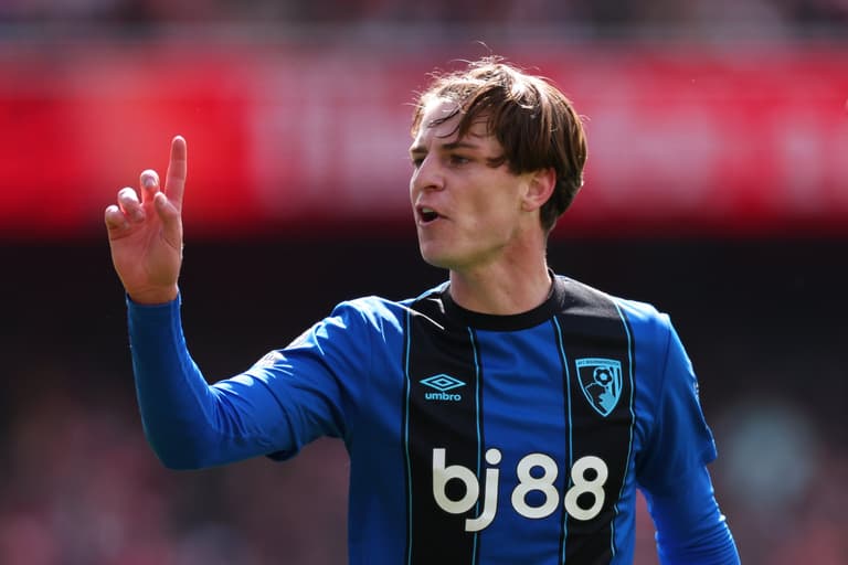 Chelsea look to hijack Manchester United’s plans with approach for £80m target