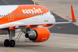 EasyJet agrees £5.7bn takeover by US firm Apollo