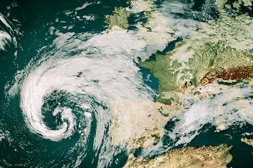 Thunderstorm Warning Covers 70 Areas With 2cm Hail and Flood Risk