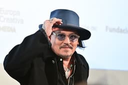 Johnny Depp reportedly in talks for a sixth Pirates of the Caribbean movie