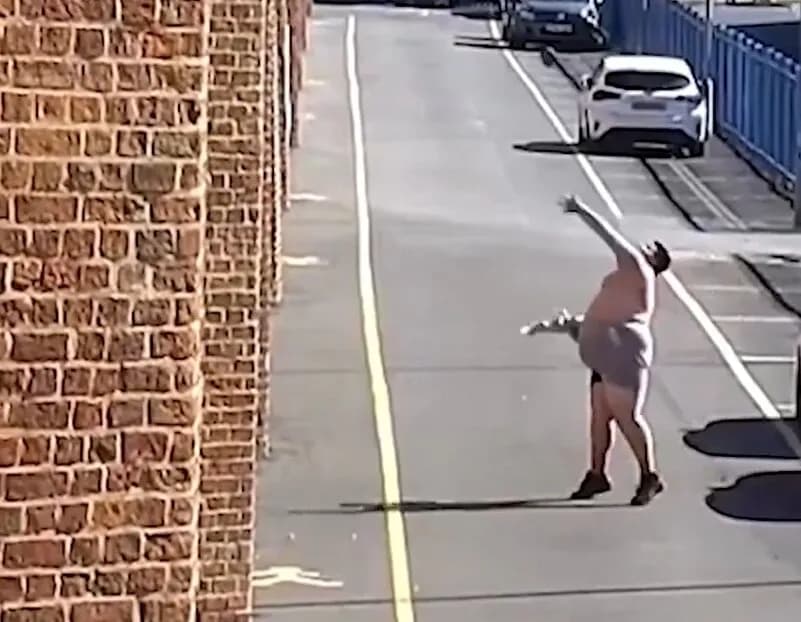 Man’s terrible attempts to throw drugs into jail captured on CCTV in viral clip