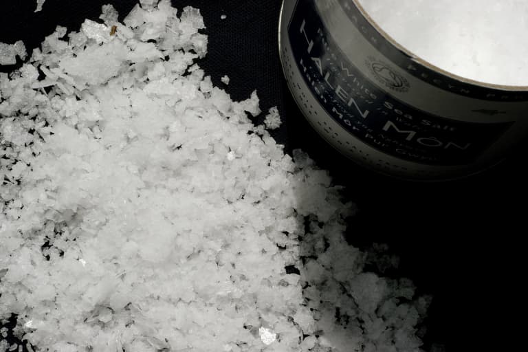 UK households urged to place bowls of salt by windowsills as we enter Autumn
