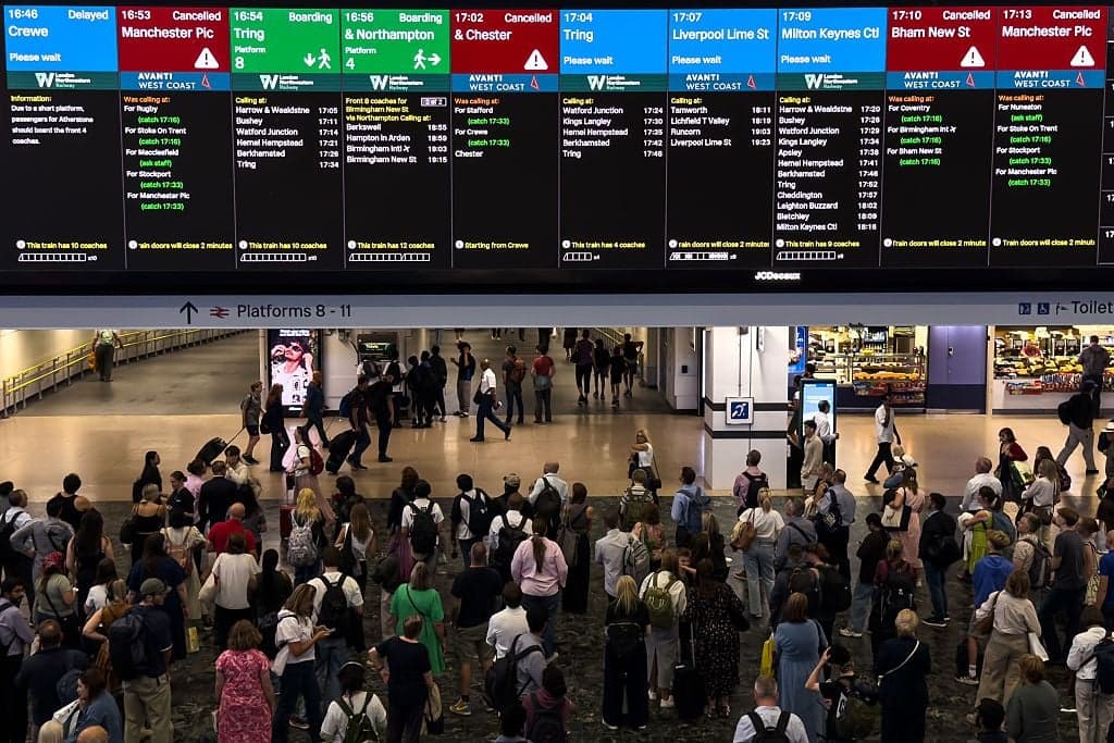Train services in UK cancelled after bedbug infestation