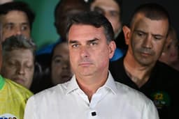 Flávio Bolsonaro denies fleeing Brazil after ‘fleeing Brazil’