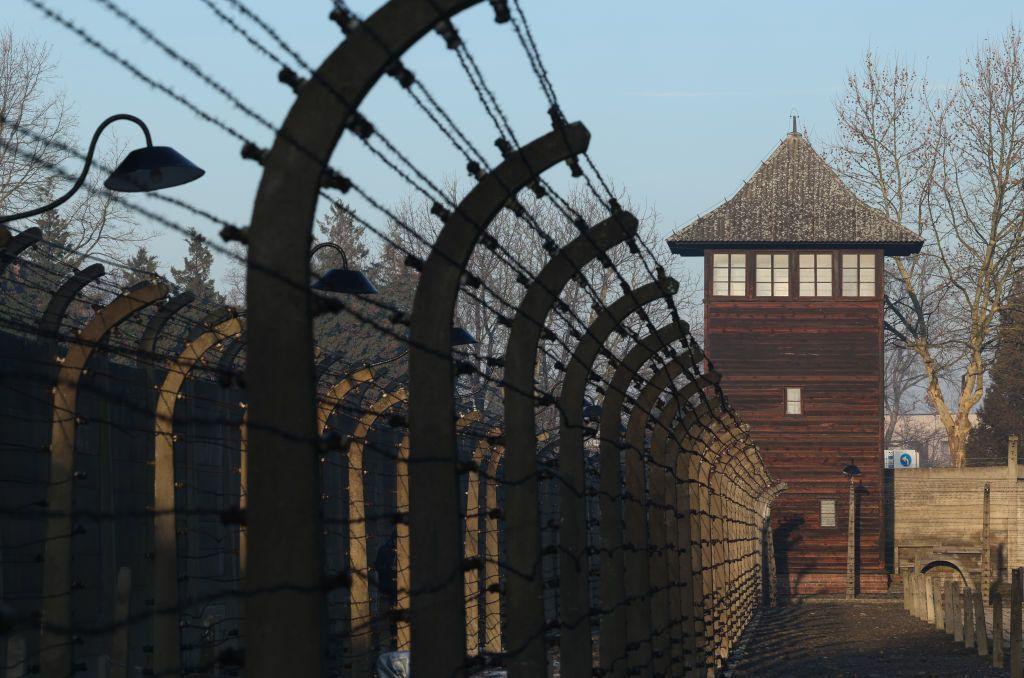 Students make neo-Nazi gesture on trip to Auschwitz and post picture online