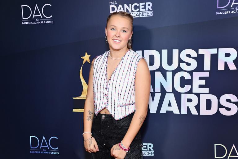 JoJo Siwa starts 2026 by changing her name