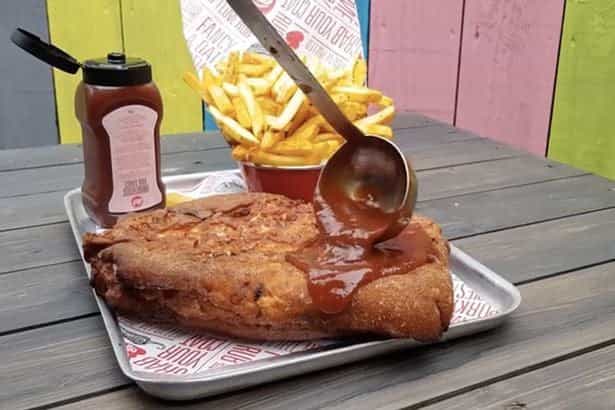Restaurant chain offers £500 if you can eat this giant chicken nugget Restaurant chain offers £500 if you can eat this giant chicken nugget