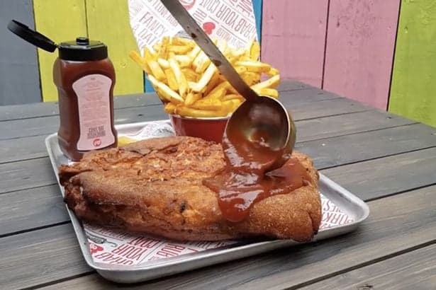 Restaurant chain offers £500 if you can eat this giant chicken nugget Restaurant chain offers £500 if you can eat this giant chicken nugget