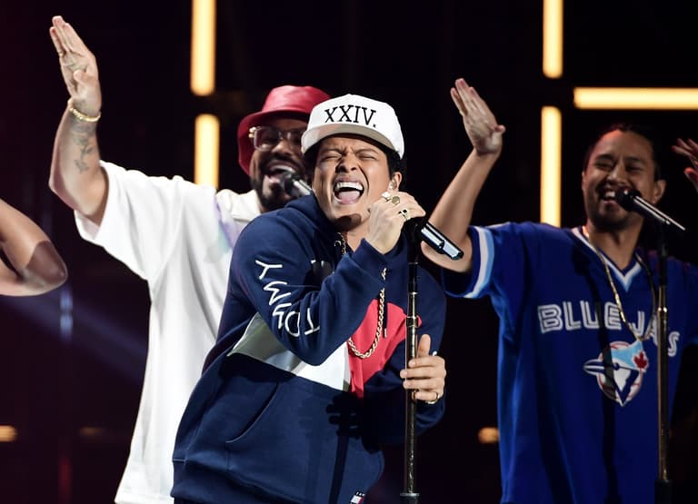 Bruno Mars’ “Finesse” gets the ladies megamix treatment Bruno Mars’ “Finesse” gets the ladies megamix treatment