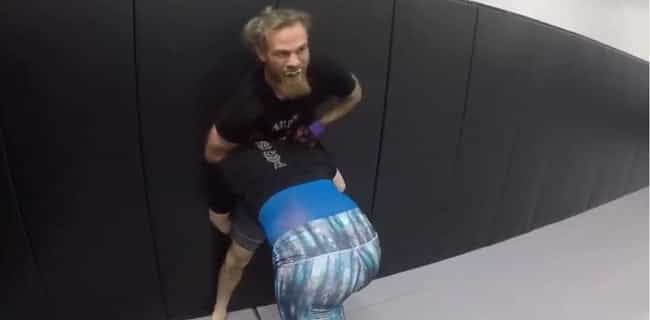 Female fighter vs. male internet troll turned out exactly as everyone predicted Female fighter vs. male internet troll turned out exactly as everyone predicted