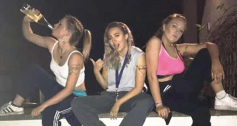 Women’s uni hockey team throw ‘chav party’ social Women’s uni hockey team throw ‘chav party’ social