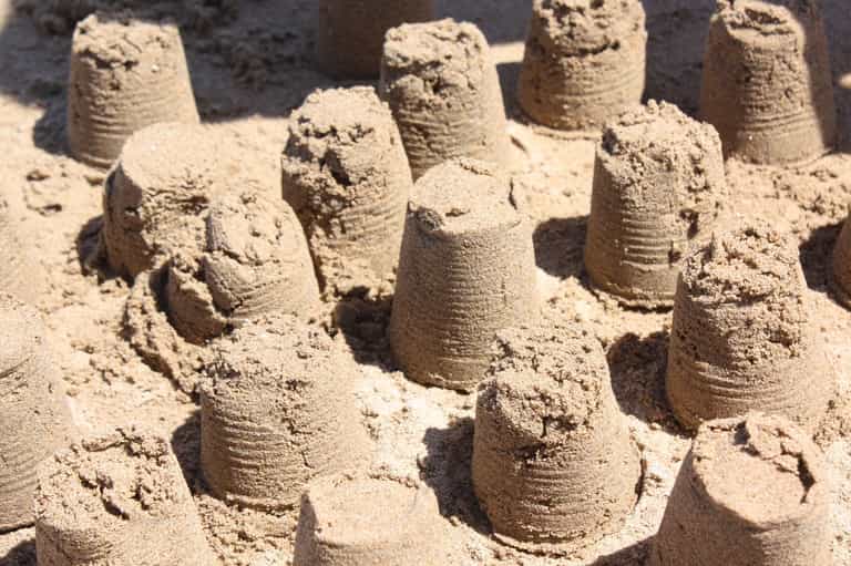 Man avoids paying rent by living in giant sand castle for 22 years Man avoids paying rent by living in giant sand castle for 22 years