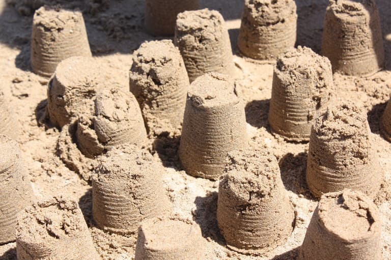 Man avoids paying rent by living in giant sand castle for 22 years Man avoids paying rent by living in giant sand castle for 22 years