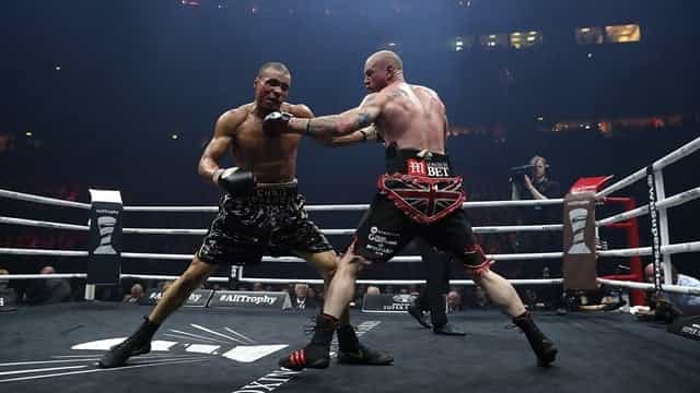 This is the exact moment that George Groves dislocated his shoulder This is the exact moment that George Groves dislocated his shoulder