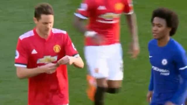 Willian tried to get a cheeky look at Jose Mourinho’s note to Nemanja Matic Willian tried to get a cheeky look at Jose Mourinho’s note to Nemanja Matic