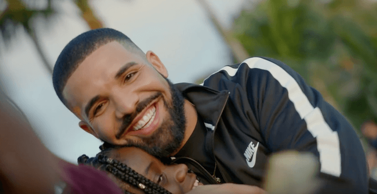 Drake gives away a million dollars in his latest video for “God’s Plan” Drake gives away a million dollars in his latest video for “God’s Plan”