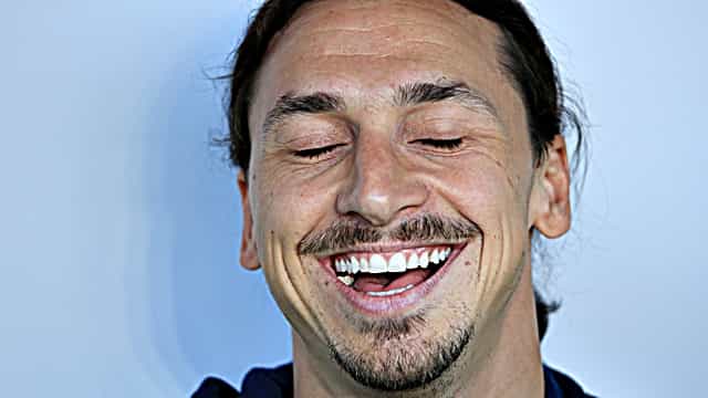 Zlatan Ibrahimovic takes out full-page advert in the LA Times ahead of announcement Zlatan Ibrahimovic takes out full-page advert in the LA Times ahead of announcement