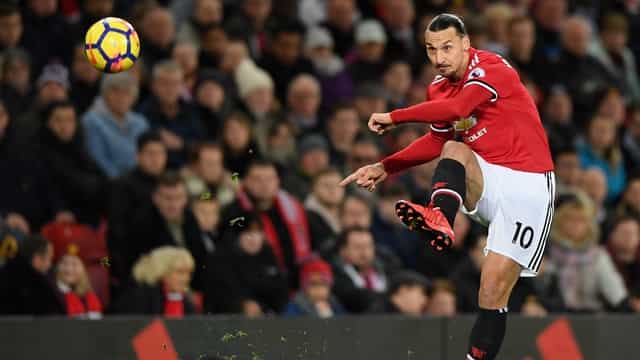 Manchester United supporters in no doubt about who should get their vacant No. 10 shirt Manchester United supporters in no doubt about who should get their vacant No. 10 shirt