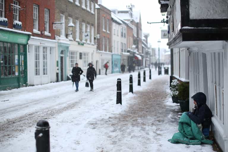NHS tells Brits not to go outdoors during certain hours as snow hits UK NHS tells Brits not to go outdoors during certain hours as snow hits UK