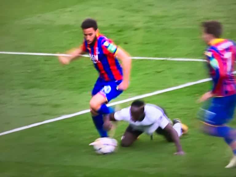 Football fans can’t believe how Sadio Mane escaped a sending off against Crystal Palace Football fans can’t believe how Sadio Mane escaped a sending off against Crystal Palace