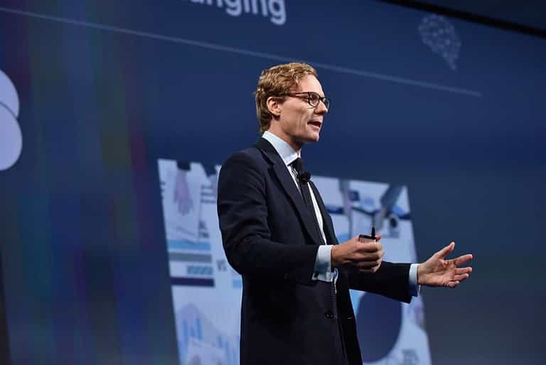 CEO of Cambridge Analytica suspended with immediate effect CEO of Cambridge Analytica suspended with immediate effect