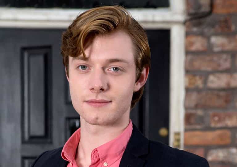 Coronation Street’s Rob Mallard explains battle with hidden illness that causes him to shake constantly Coronation Street’s Rob Mallard explains battle with hidden illness that causes him to shake constantly