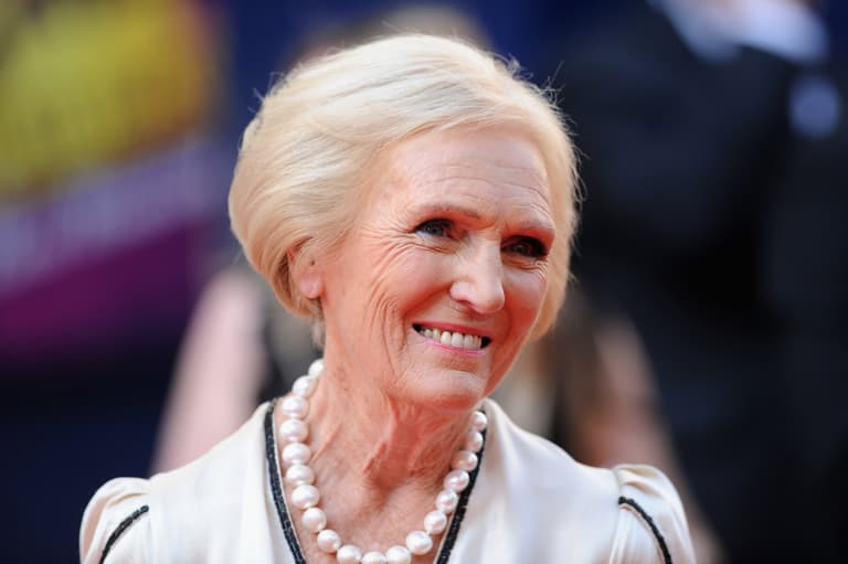 Mary Berry arrested at airport for having ‘flour and sugar in little plastic bags’ Mary Berry arrested at airport for having ‘flour and sugar in little plastic bags’