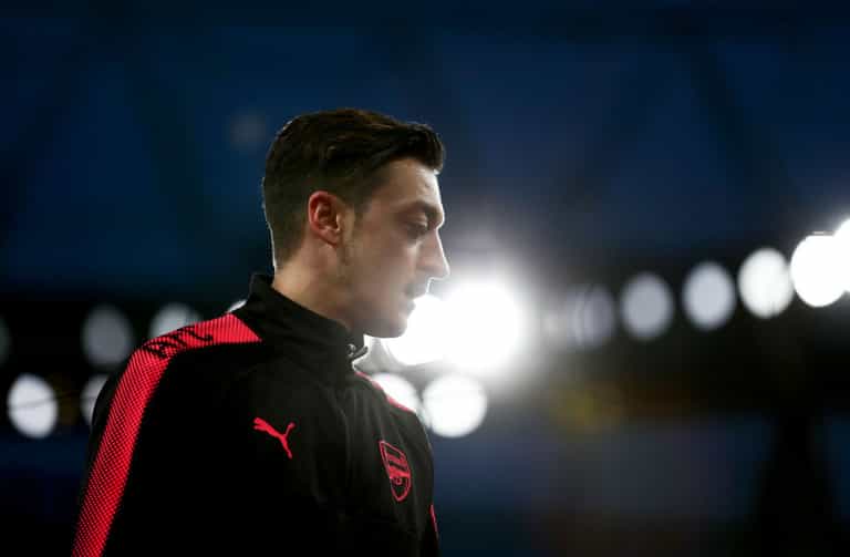 Mesut Ozil *finally* issues apology to that poor, confused dog Mesut Ozil *finally* issues apology to that poor, confused dog