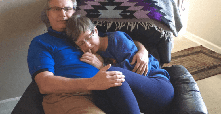 Viral photo of a woman with onset dementia tells a heart-wrenching story Viral photo of a woman with onset dementia tells a heart-wrenching story
