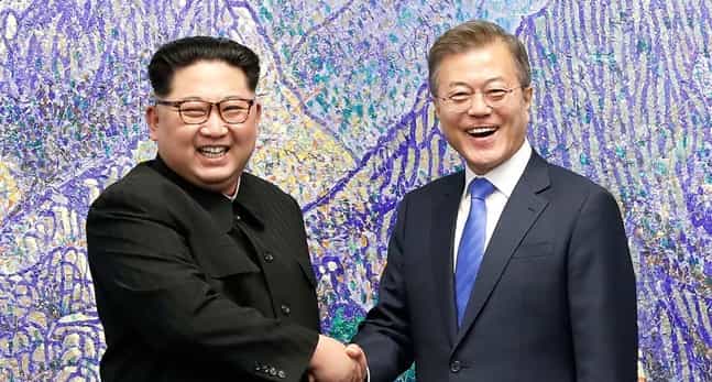WATCH: History is made as Kim Jong-un crosses into South Korea to meet President Moon Jae-in WATCH: History is made as Kim Jong-un crosses into South Korea to meet President Moon Jae-in