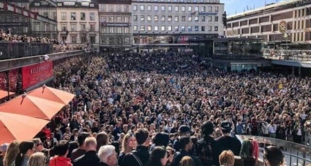 Watch a huge public rave-tribute take place in Avicii’s hometown Watch a huge public rave-tribute take place in Avicii’s hometown
