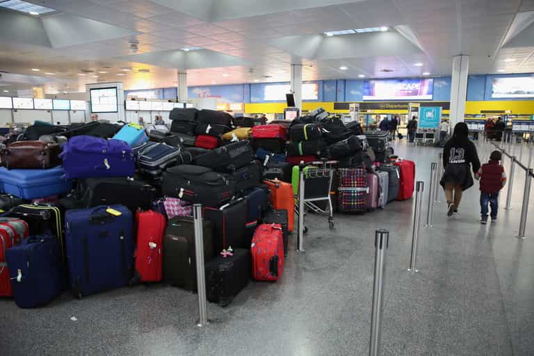 Airport chaos for holidaymakers as Bank Holiday strikes announced Airport chaos for holidaymakers as Bank Holiday strikes announced