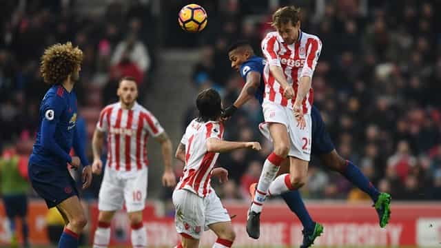 Peter Crouch jumps to the defence of Manchester United Peter Crouch jumps to the defence of Manchester United
