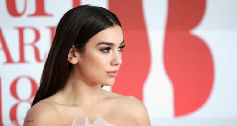 Dua Lipa posted a selfie and everyone thinks it looks like an Arsenal player Dua Lipa posted a selfie and everyone thinks it looks like an Arsenal player