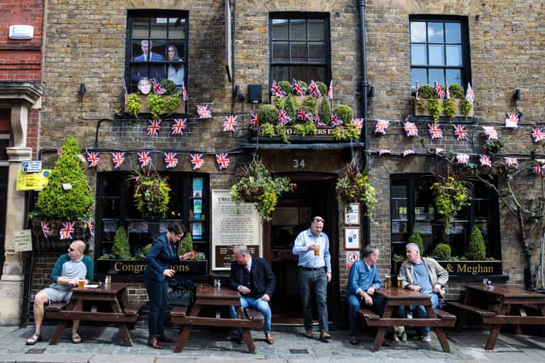 Pubs open from 7am on Saturday for Royal Wedding and FA Cup Final Pubs open from 7am on Saturday for Royal Wedding and FA Cup Final