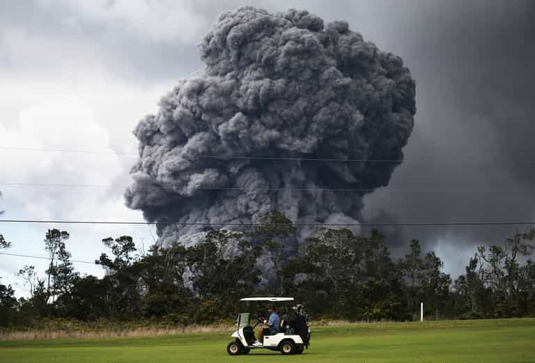 Even volcanic eruptions can’t stop Hawaiian golfers from enjoying a round Even volcanic eruptions can’t stop Hawaiian golfers from enjoying a round