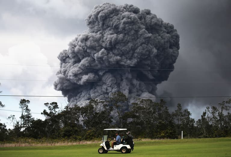 Even volcanic eruptions can’t stop Hawaiian golfers from enjoying a round Even volcanic eruptions can’t stop Hawaiian golfers from enjoying a round