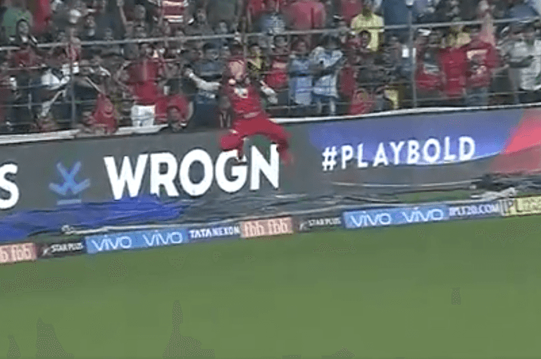 WATCH: AB de Villiers pulls off the ‘catch of the century’ to dismiss Alex Hales WATCH: AB de Villiers pulls off the ‘catch of the century’ to dismiss Alex Hales