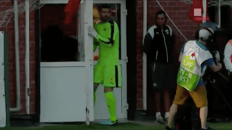 Romanian goalkeeper takes time wasting to a whole new level Romanian goalkeeper takes time wasting to a whole new level