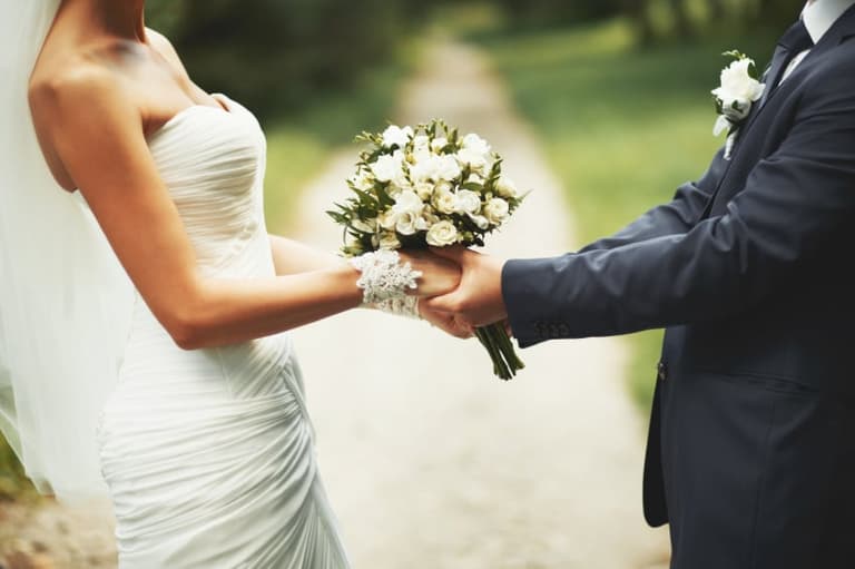 Bride’s dream wedding photos ‘ruined’ by giant billboard Bride’s dream wedding photos ‘ruined’ by giant billboard