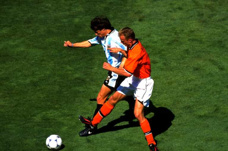 World Cup Moments: Dennis Bergkamp’s perfect first touch helps sink Argentina World Cup Moments: Dennis Bergkamp’s perfect first touch helps sink Argentina