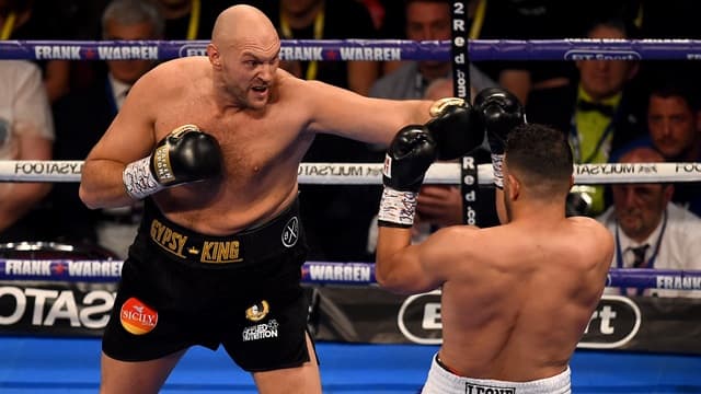 Tyson Fury forces opponent to quit on his stool on return to the ring Tyson Fury forces opponent to quit on his stool on return to the ring