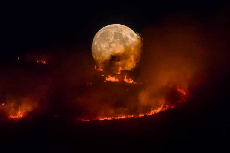 Saddleworth Moor fire declared major incident, smoke plume visible from space Saddleworth Moor fire declared major incident, smoke plume visible from space