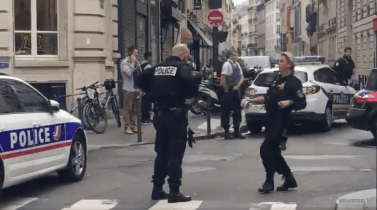 Armed man takes hostages in Paris Armed man takes hostages in Paris