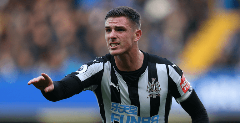 Newcastle United player Ciaran Clark ‘knocked unconscious in Magaluf bar attack’ Newcastle United player Ciaran Clark ‘knocked unconscious in Magaluf bar attack’